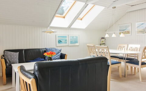 Halli - 700M from the Sea: Træ, Hjem, Veranda, Dæk, Hårdttræ, Tag, Bejdse, Trægulve, Eco Hotel