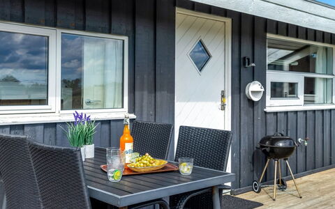 Venja - 200M from the Sea: Arkitektur, Tag, Hjem, Kompositmateriale, Dagslys, Sidespor, Indkørsel