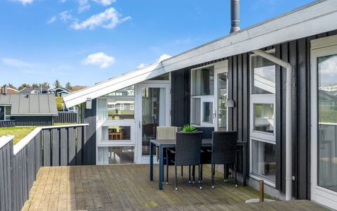 Venja - 200M from the Sea: Arkitektur, Tag, Hjem, Kompositmateriale, Dagslys, Sidespor, Indkørsel