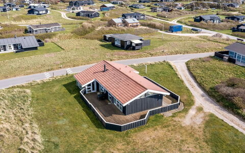Venja - 200M from the Sea: Arkitektur, Tag, Hjem, Kompositmateriale, Dagslys, Sidespor, Indkørsel