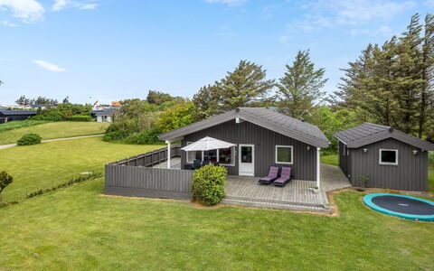 Aarthi - 637M from the Sea: Hjem, Hus, Tag, Sommerhus, Estate, Sidespor, Landscaping, Garden Bygninger, Have, Skygge