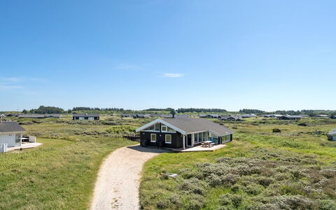 Hermund - 110M from the Sea: Boligområde, Tag, Forstad, Indkørsel, Estate, Skorsten
