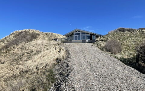 Hermande - 203M from the Sea: Træ, Tag, Hus, Sommerhus, Dør, Hjem, Sidespor, Land Lot, Garden Bygninger, Skur