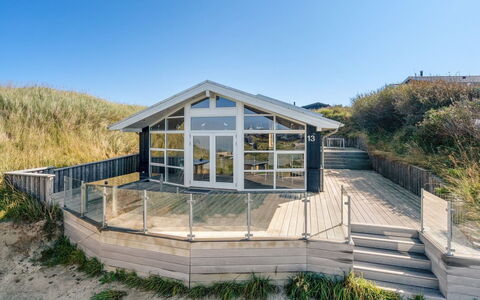 Hermande - 203M from the Sea: Møbel, Indretning, Stol, Gulvbelægning, Bord, Udvej, Etage, Loft, Værelse, Eco Hotel