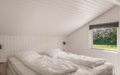 Franka - 950M from the Sea: Træ, Loft, Soveværelse, Etage, Indretning, Gulvbelægning, Seng, Sengetøj, Sengetøj, Bed Frame