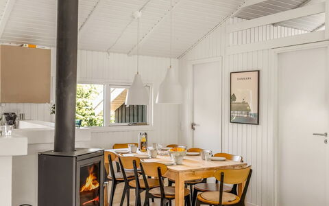 Franka - 950M from the Sea: Gulvbelægning, Møbel, Etage, Indretning, Loft, Trægulve, Hearth, Brændeovn, Værelse, Stue