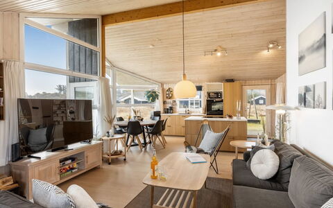 Zafirka - 364M from the Sea: Træ, Indretning, Loft, Gulvbelægning, Møbel, Stue, Couch, Etage, Trægulve
