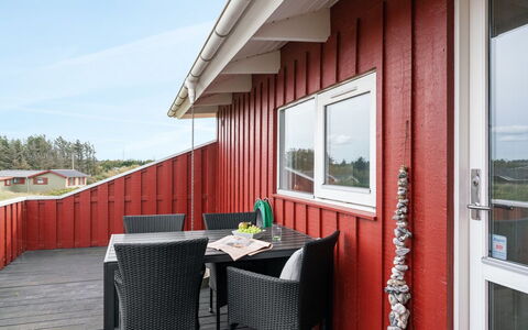 Lien - 160M from the Sea: Træ, Tag, Hus, Sommerhus, Dør, Hjem, Sidespor, Land Lot, Garden Bygninger, Skur