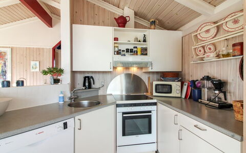 Skrallan - 400M from the Sea: Køkken, Køkken Apparat, Countertop, Indretning, Større Bandage, Træ, Gulvbelægning, Loft, Møbel, Cabinetry