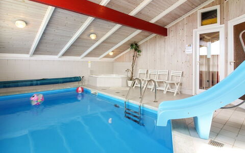 Skrallan - 400M from the Sea: Svømmepøl, Udvej, Hotel, Eco Hotel, Fritidscenter
