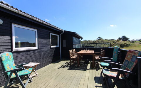 Ellynor - 200M from the Sea: Træ, Tag, Hus, Sommerhus, Dør, Hjem, Sidespor, Land Lot, Garden Bygninger, Skur