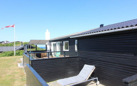 Ellynor - 200M from the Sea: Træ, Tag, Hus, Sommerhus, Dør, Hjem, Sidespor, Land Lot, Garden Bygninger, Skur