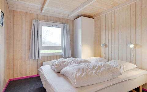 Hava - 450M from the Sea: Soveværelse, Træ, Seng, Sengetøj, Sengetøj, Indretning, Hjem, Bed Frame, Loft, Værelse