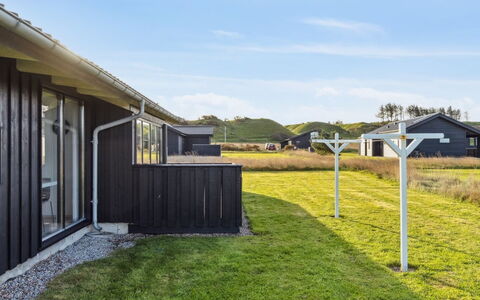 Auvo - 600M from the Sea: Plantesamfund, Sollys, Urteagtig Plante, Have, Plantation, Landbrug, Farm