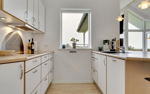 Swarthofthi - 1.5Km from the Sea: Indretning, Gulvbelægning, Køkken, Countertop, Træ, Loft, Cabinetry, Lysarmatur, Etage, Køkken Apparat