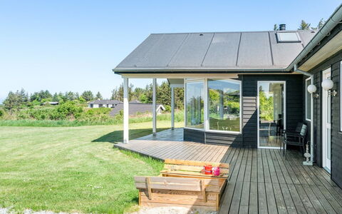 Swarthofthi - 1.5Km from the Sea: Tag, Hjem, Hus, Sommerhus, Land Lot, Sidespor, Veranda, Skygge, Lawn, Gård