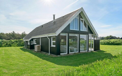Ananda - 245M from the Sea: Træ, Tag, Hus, Sommerhus, Dør, Hjem, Sidespor, Land Lot, Garden Bygninger, Skur