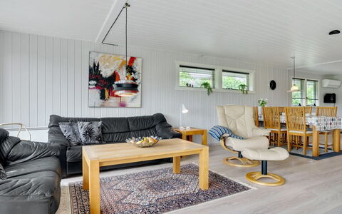 Sorja - 420M from the Sea: Træ, Gulvbelægning, Indretning, Couch, Stue, Loft, Etage, Trægulve, Møbel, Hjem