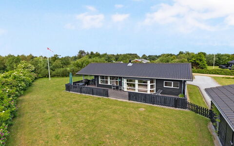 Tatyana - 1.0Km from the Sea: Plantesamfund, Sollys, Urteagtig Plante, Have, Plantation, Landbrug, Farm