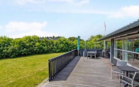Tatyana - 1.0Km from the Sea: Plantesamfund, Sollys, Urteagtig Plante, Have, Plantation, Landbrug, Farm
