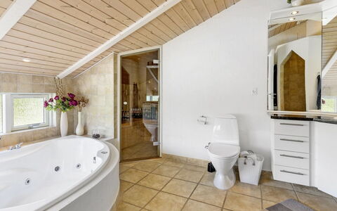 Tatyana - 1.0Km from the Sea: Plantesamfund, Sollys, Urteagtig Plante, Have, Plantation, Landbrug, Farm