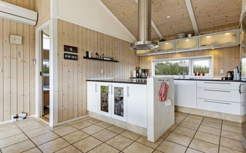 Tatyana - 1.0Km from the Sea: Plantesamfund, Sollys, Urteagtig Plante, Have, Plantation, Landbrug, Farm
