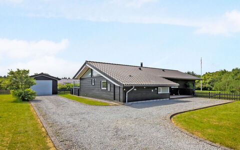 Tatyana - 1.0Km from the Sea: Plantesamfund, Sollys, Urteagtig Plante, Have, Plantation, Landbrug, Farm