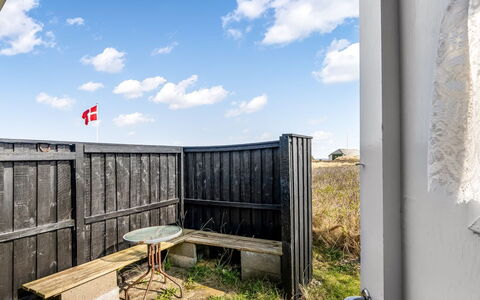 Holger - 50M from the Sea: Hus, Hjem, Dør, Tag, Sommerhus, Estate, Have, Skygge, Sidespor, Gård
