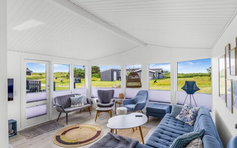 Albert - 340M from the Sea: Hjem, Loft, Sommerhus, Skygge, Design, Dagslys, Stue, Couch, Villa