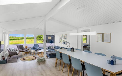 Albert - 340M from the Sea: Indretning, Loft, Hjem, Gulvbelægning, Etage, Stue, Skygge, Køkken & Spisebord, Stol