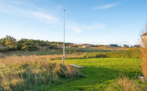 Ailika - 300M from the Sea: Sommerhus, Hjem, Hus, Tag, Veranda, Estate, Sidespor, Garden Bygninger, Stuehus, Gård