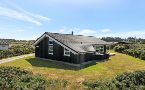 Lex - 150M from the Sea: Træ, Tag, Hus, Sommerhus, Dør, Hjem, Sidespor, Land Lot, Garden Bygninger, Skur