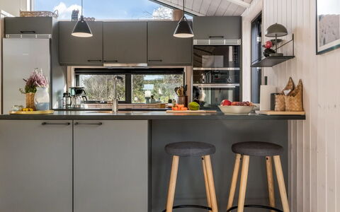 Talitha - 1.5Km from the Sea: Køkken, Møbel, Køkken Apparat, Countertop, Indretning, Større Bandage, Husholdningsapparat, Gulvbelægning, Lysarmatur, Belysning