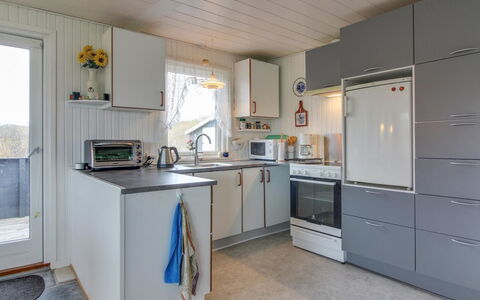 Edvin - 400M from the Sea: Køkken, Større Bandage, Køkken Apparat, Countertop, Gulvbelægning, Indretning, Cabinetry, Møbel, Etage, Hjem