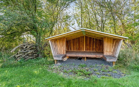 Emeli - 1.3Km from the Sea: Bygning, Hus, Træ, Hjem, Tag, Sommerhus, Boligområde, Busk, Arkitektur