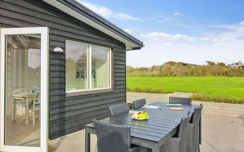 Benda - 348M from the Sea: Sommerhus, Hjem, Hus, Tag, Veranda, Estate, Sidespor, Garden Bygninger, Stuehus, Gård