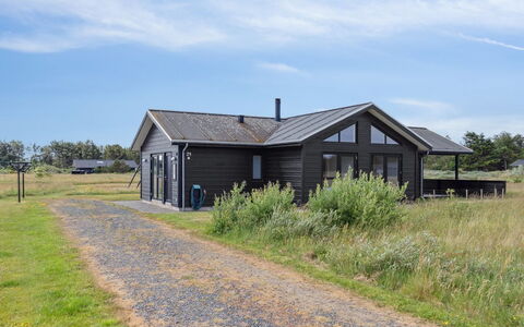Fader - 950M from the Sea: Vegetationen, Busk, Forår, Sommerhus, Have, Skygge, Backyard, Gård, Stol