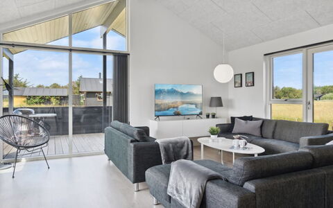 Fader - 950M from the Sea: Vegetationen, Busk, Forår, Sommerhus, Have, Skygge, Backyard, Gård, Stol