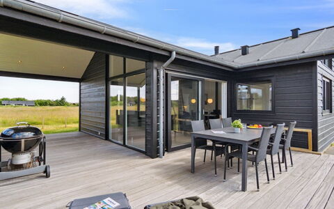 Fader - 950M from the Sea: Vegetationen, Busk, Forår, Sommerhus, Have, Skygge, Backyard, Gård, Stol