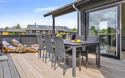 Fader - 950M from the Sea: Vegetationen, Busk, Forår, Sommerhus, Have, Skygge, Backyard, Gård, Stol
