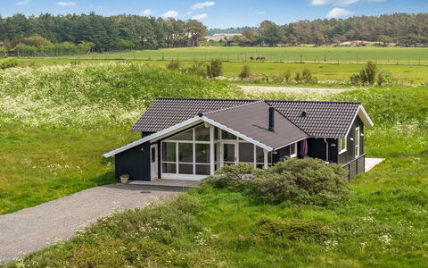 Frejdis - 1.1Km from the Sea: Hus, Tag, Hjem, Sommerhus, Estate, Stuehus, Sidespor, Veranda, Garden Bygninger, Lawn