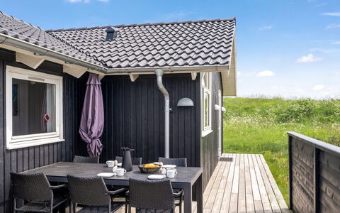 Frejdis - 1.1Km from the Sea: Træ, Hus, Hjem, Dør, Tag, Sommerhus, Veranda, Sidespor, Dæk, Hårdttræ