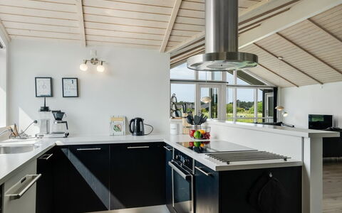 Frejdis - 1.1Km from the Sea: Køkken, Countertop, Indretning, Loft, Gulvbelægning, Møbel, Køkken Apparat, Lysarmatur, Cabinetry, Større Bandage