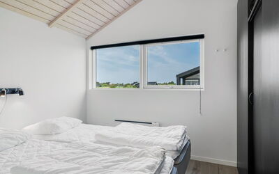 Frejdis - 1.1Km from the Sea