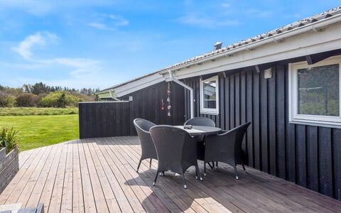 Wante - 900M from the Sea: Hus, Hjem, Dør, Tag, Sommerhus, Estate, Have, Skygge, Sidespor, Gård