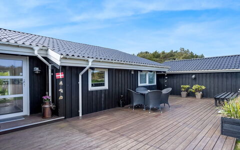 Wante - 900M from the Sea: Hus, Hjem, Dør, Tag, Sommerhus, Estate, Have, Skygge, Sidespor, Gård
