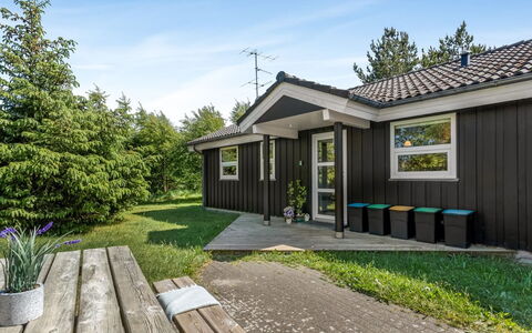 Winder - 1.3Km from the Sea: Sommerhus, Hjem, Hus, Tag, Veranda, Estate, Sidespor, Garden Bygninger, Stuehus, Gård