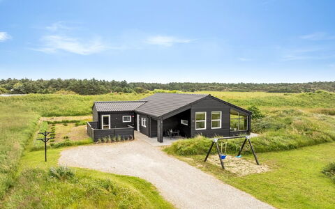 Grith - 1Km from the Sea: Træ, Tag, Hus, Sommerhus, Dør, Hjem, Sidespor, Land Lot, Garden Bygninger, Skur