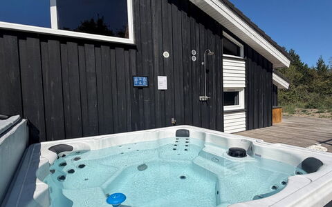 Riika - 425M from the Sea: Sanitærarmatur, Kompositmateriale, Jacuzzi, Badekar, Svømmepøl, Udvej, Hotel