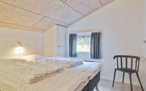 Riika - 425M from the Sea: Træ, Loft, Soveværelse, Sengetøj, Sengetøj, Seng, Hårdttræ, Planke, Bed Frame, Dagslys